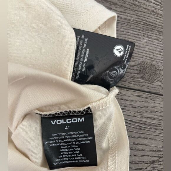 Volcom Graphic Tee and Neon Shorts Set - Picture 5 of 5